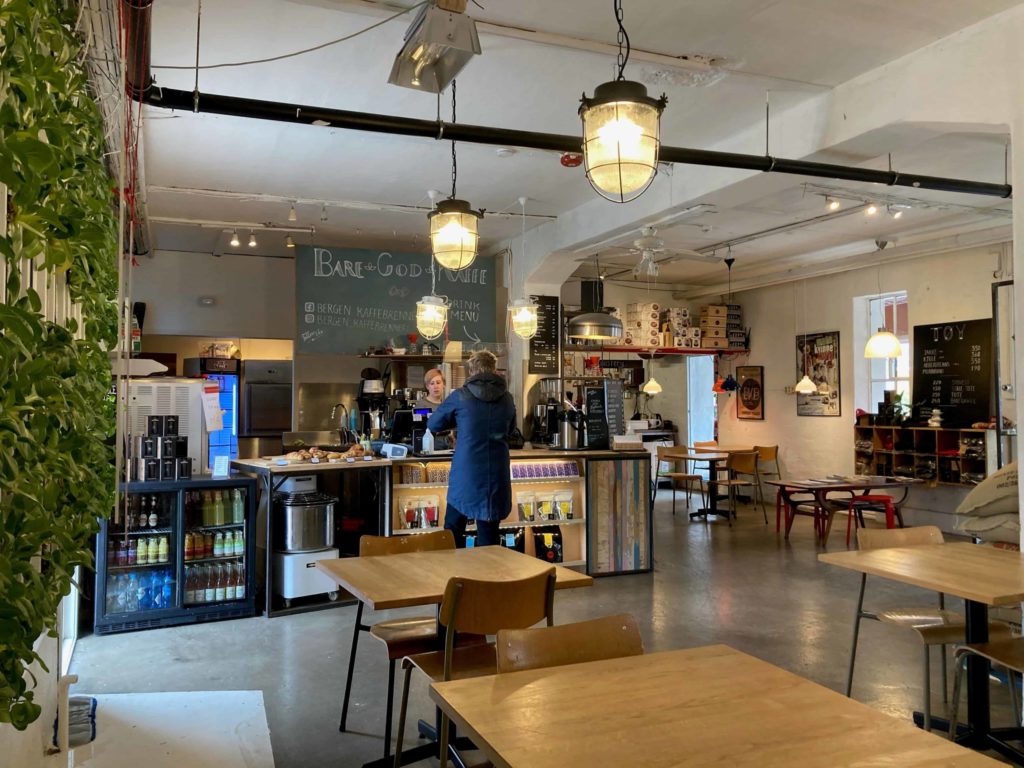 Bilde av interiør inne på Bergen Kaffebrenneri KKB