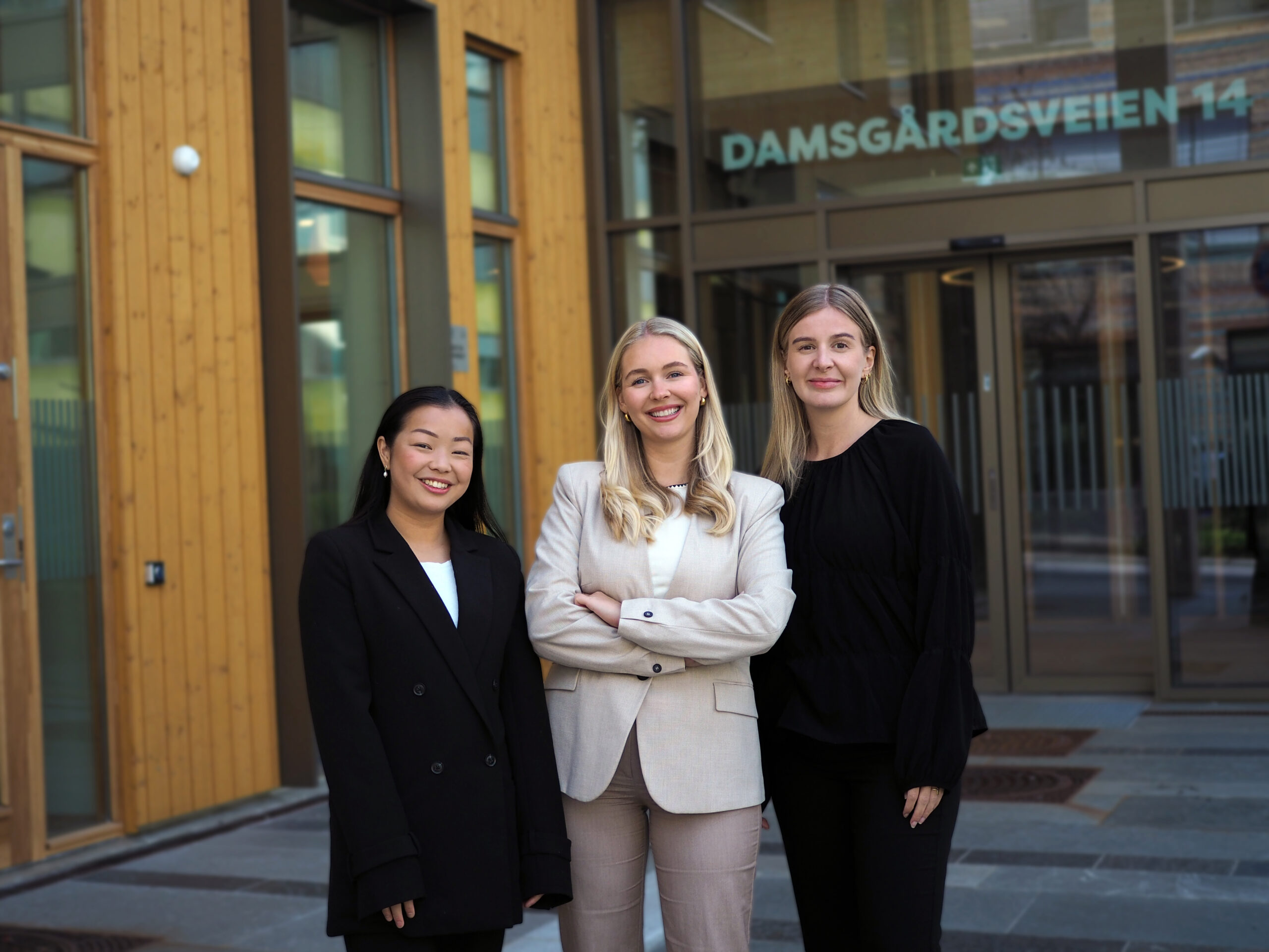 Bilde av Thea Raunsgard, Charlotte Schreiber Hjortland og Tina Nesbø som har vært traineer i GC Rieber Eiendom gjennom Trainee Vest-programmet i regi av Bergen Næringsråd