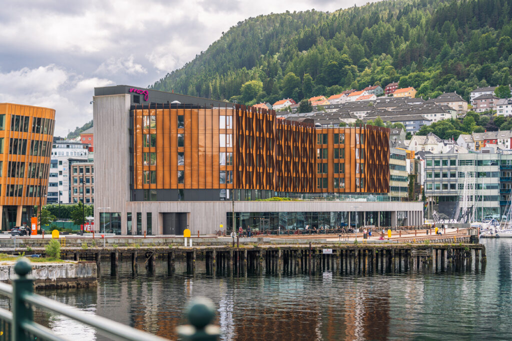 Bilde av Årstadkaien med Viken Brygge i bakgrunnen