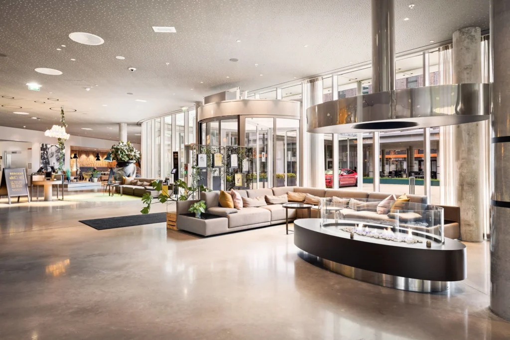 Interiørbilde som viser lobbyen i Comfort Hotel Bergen Airport på Flesland