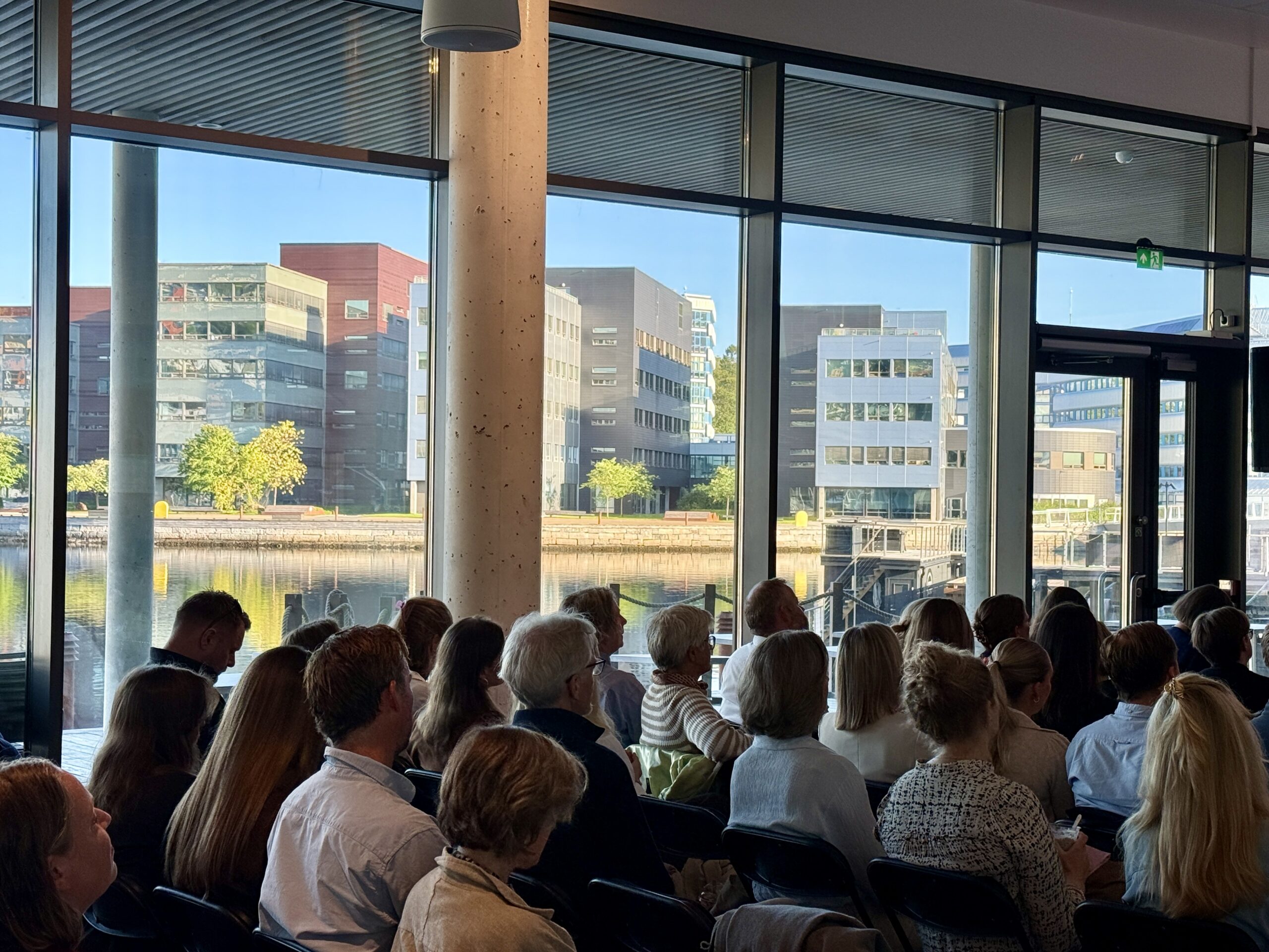 Bilde fra paneldebatten GC Rieber Eiendom arrangerte om Bergens Sjøfront under Bergen Urban
